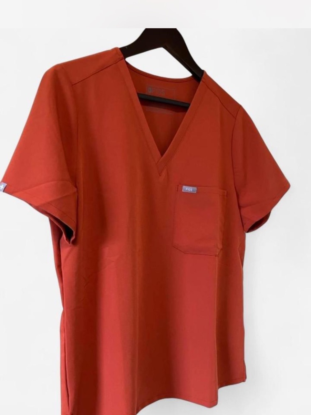 FIGS Catarina scrub top V-Neck Top in Terracotta Women’s Size Large - Picture 2 of 8